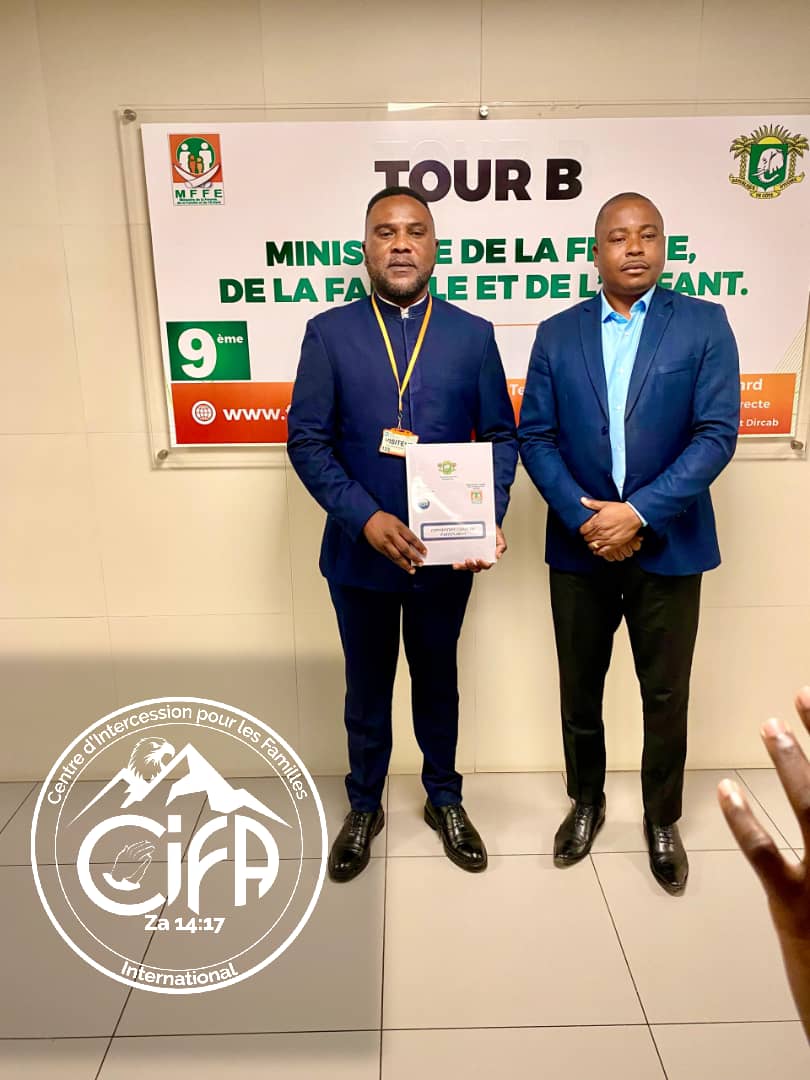 Photo de groupe de la délégation du CIFA avec les responsables institutionnels rencontrés à Abidjan