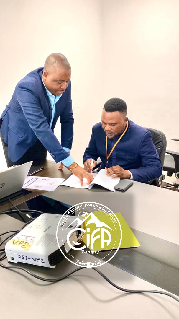 Séance de travail et signature de documents entre le CIFA et ses partenaires institutionnels